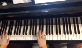 钢琴指法练习视频
